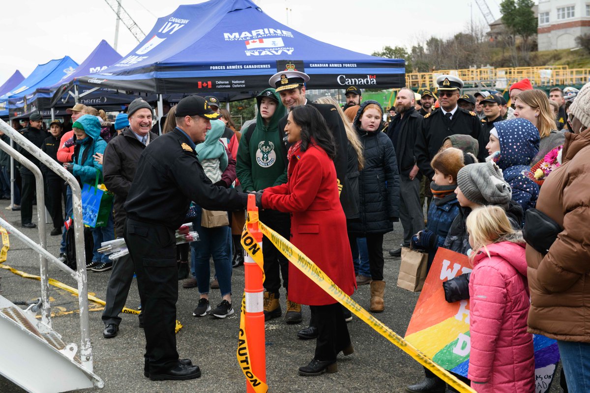 As I often say, our <a href="/CanadianForces/">Canadian Armed Forces</a> members are also moms, dads, sons, daughters, sisters, brothers, loved ones and friends. Our people are at the heart of our national security. That's why yesterday was so special. After six months away, @HMCSNCSMVan and <a href="/HMCSWinnipeg/">HMCS/NCSM Winnipeg</a> are back.