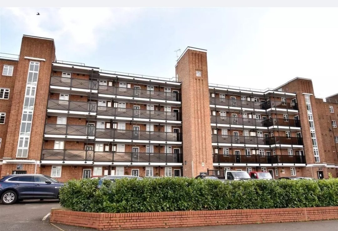 juliansheasport's tweet image. As my mum is still in the ancestral homestead, this is the first place I owned. When we moved on after 8 years, mid-sale the photo we were using for our estate agents' details was on the front page of the Surrey Comet after the police raided a brothel the floor below  #myoldhome