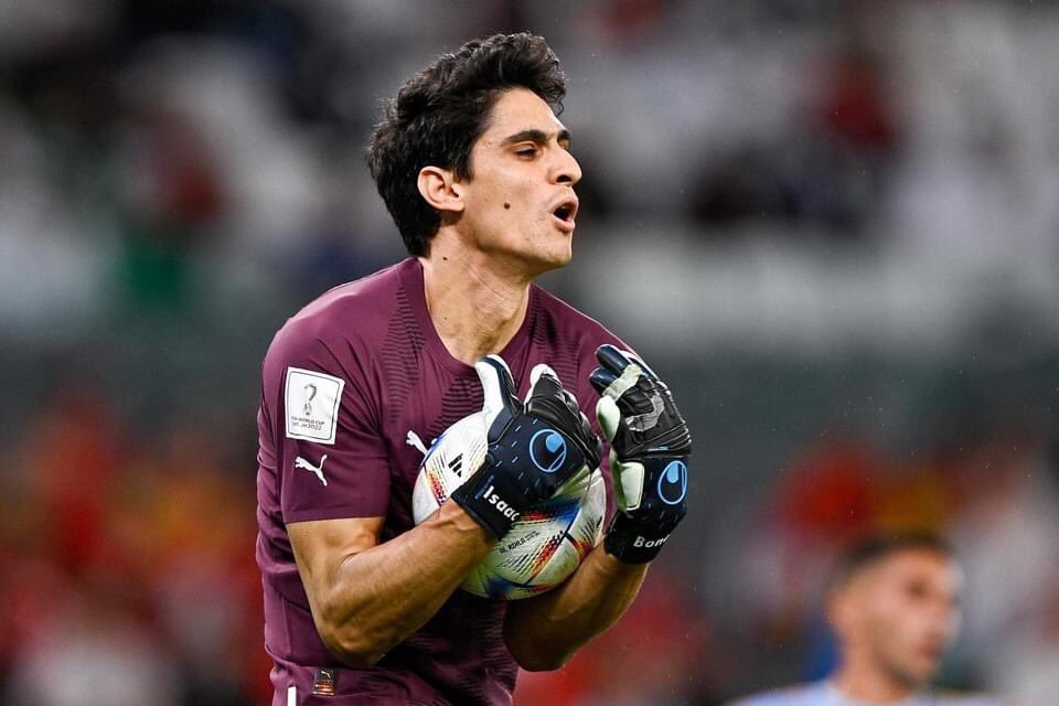 #المغرب_اسبانيا #ياسين_بونو #اسود_الاطلس

بونو السد العالي🧤♥️

مبروك للمغرب خير مُمثّل للعرب 🇲🇦
من بلد النشامى الاردن 🇯🇴 الف مبرووك 🇲🇦🇯🇴💙