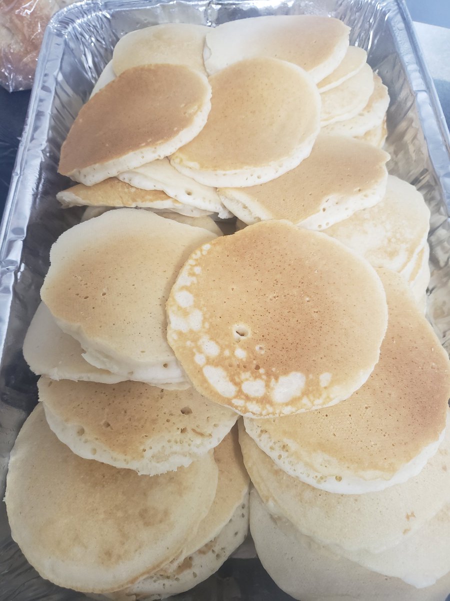 Filling bellies with Pancakes 🥞  for Hot Lunch on this chilly day 
<a href="/IRIC_WC/">IRIC</a> #getinmybelly #foodismylovelanguage #pancakes
