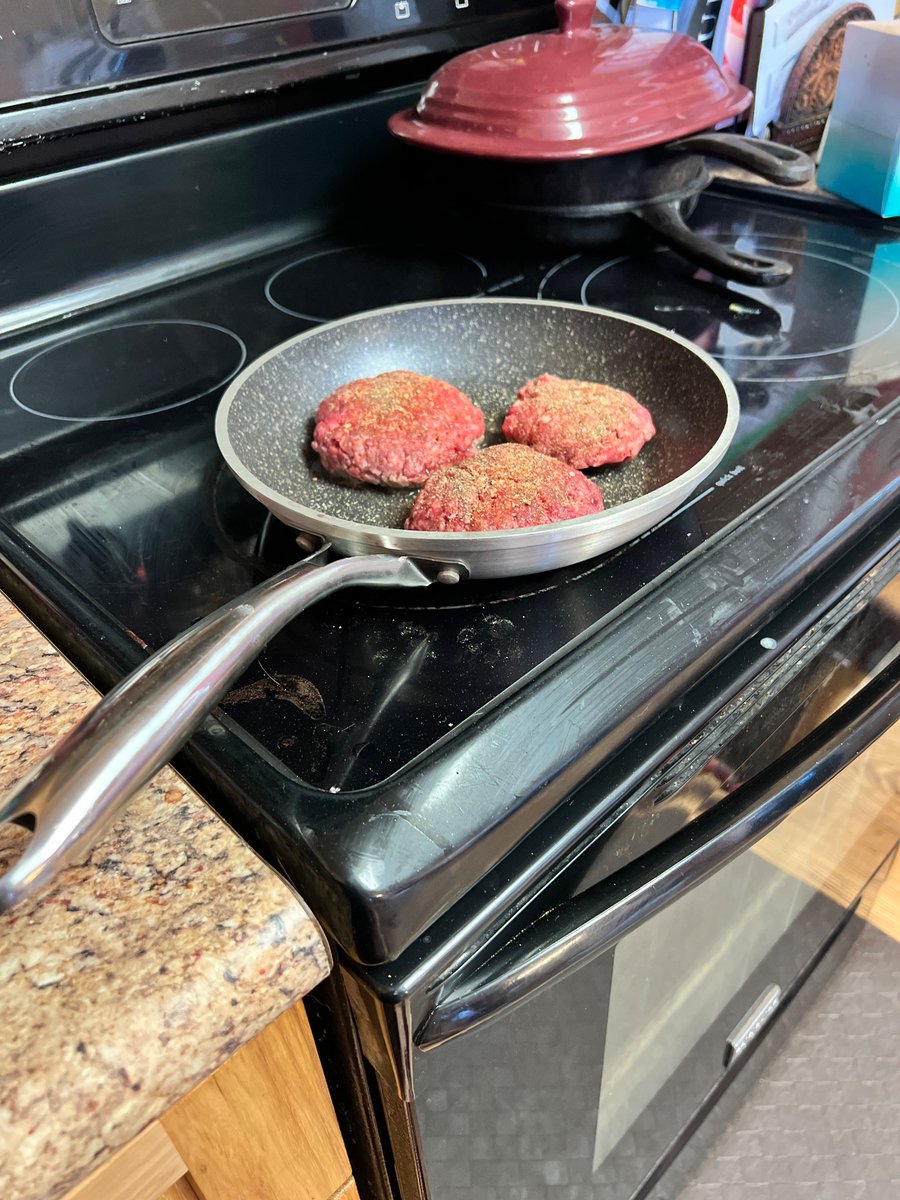 Mothernurser's tweet photo. Home and excited for food I know where it came from! #alwaysgoodtocomehome #sdbeef https://t.co/CcrlCYahYK