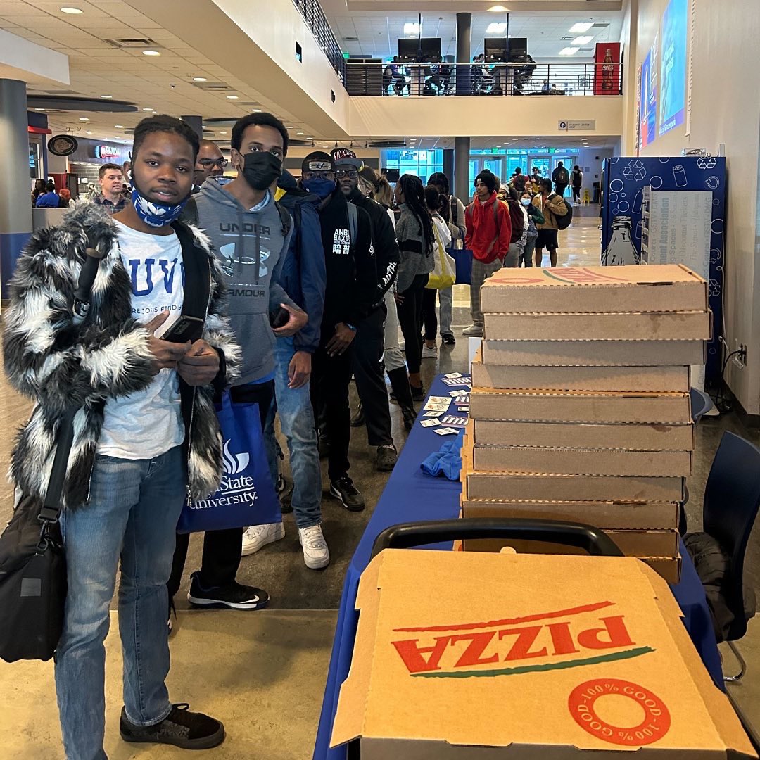 GA, today is the day! We have been delivering 🍕 to nonpartisan events around GA & are working closely with on the ground partners to get pizza as close as we can to long lines. PLEASE donate to help us feed as many people as we *legally* can 🍑 polls.pizza/donate #GArunoff