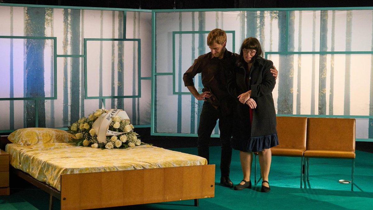 ▶️ Seguiu en directe ''A l'altre barri'

🎭 Un text de <a href="/somiadora_9/">Laia Alsina Ferrer</a>, amb <a href="/mercetinez/">Mercè Martinez</a> i David Marcè, que explica la història d'una parella, la Marta i en Jordi, després que ell mori mentre practiquen sexe.

⏰Ara a <a href="/la2_tve/">La 2</a> i a rtveplay.cat