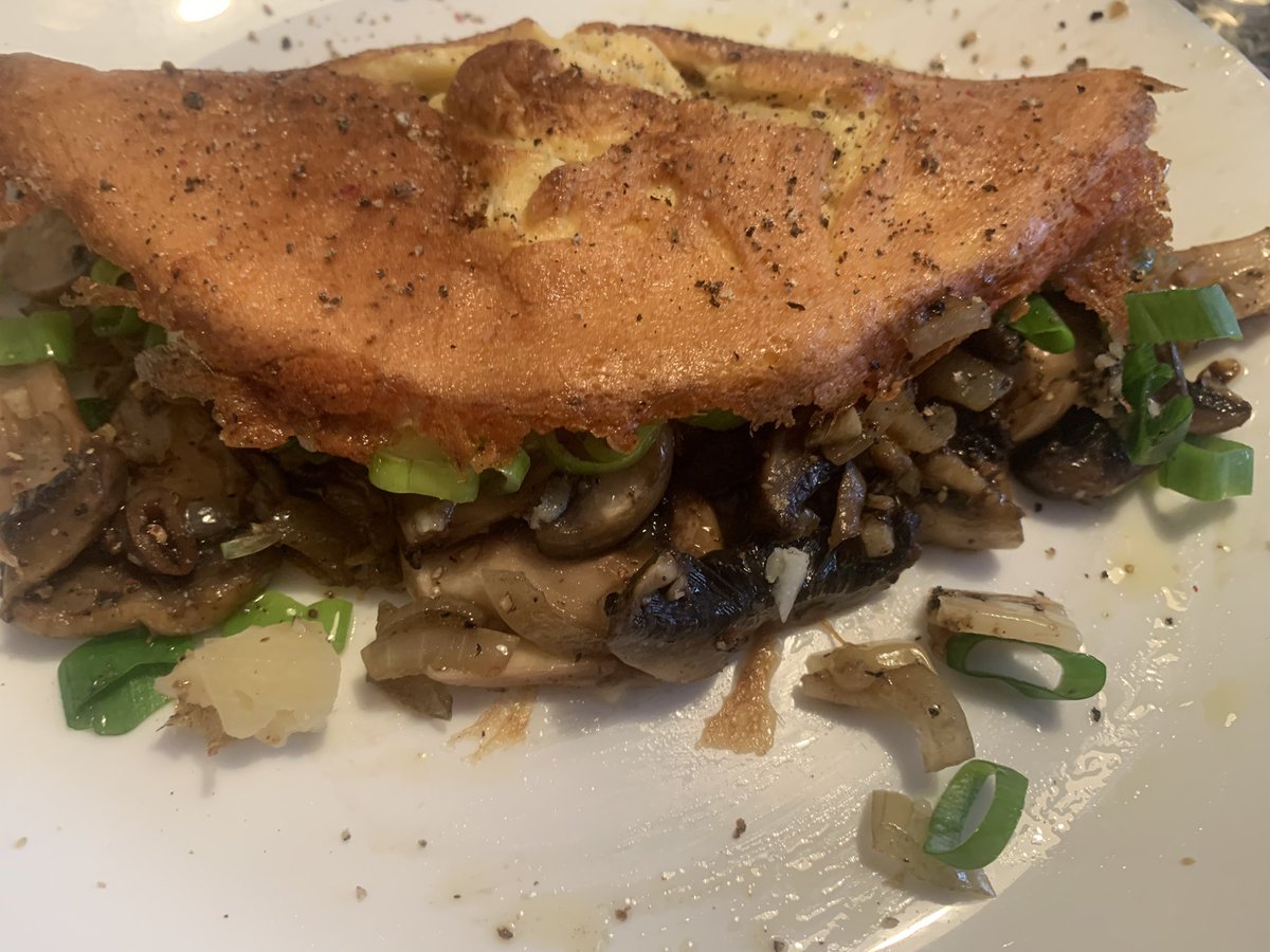 Bailama81's tweet photo. @lowcarbGP Love it 😍
Mine, with mushrooms and truffle parmesan, was really good! https://t.co/rz9dy1ibv8