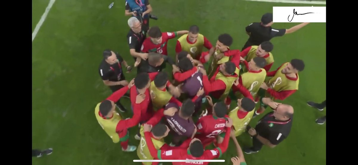 ملحمة أسود الأطلس مستمرة
والمغرب أول فريق عربي يصل الى ربع نهائي كأس العالم
سجل يا تاريخ

#ارفع_راسك_انت_مغربي