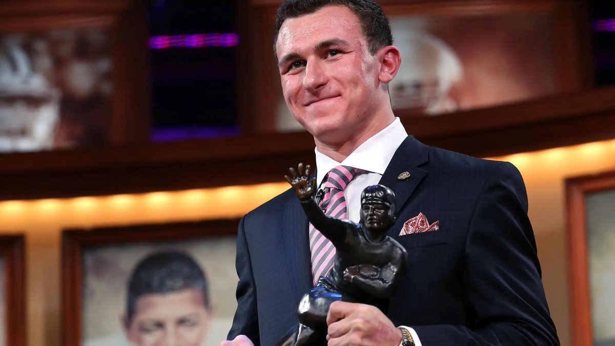 HeismanTrophy's tweet photo. Happy Birthday to 2012 Heisman winner @JManziel2!  The @AggieFootball great became the first freshman to win the Heisman 10 years ago Thursday, and Sunday we will celebrate his special anniversary at the Heisman Gala, honoring his standout season with the Aggies. https://t.co/plto1jl345