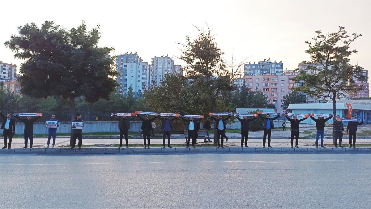 MedyaFurkan's tweet photo. Özgürlük Mücadelesinde Bugün! 

Alparslan Kuytul Hocaefendi ve 9 kardeşimizin haksız tutukluluklarının 13 Ocak'ta görülecek mahkeme kararıyla son bulması adına Adana'da #ÖzgürlükYürüyüşü ve #AdaletBekleyişi gerçekleştirildi.

#AlparslanHocayaÖzgürlük https://t.co/CMiqYMaDOn