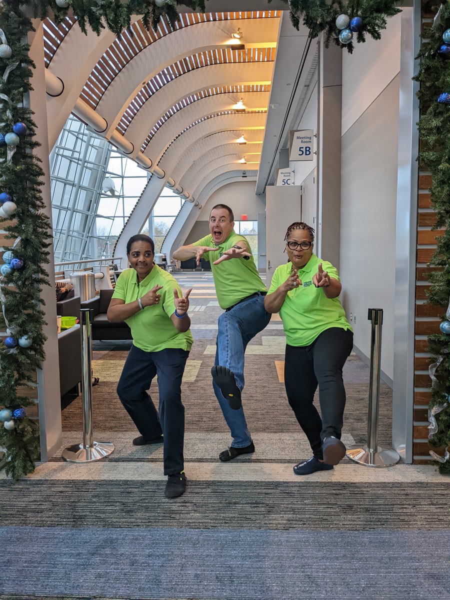 vste's tweet photo. Our #VSTE22 Conference couldn't happen without the work of our committee members. Shout out to our Equipment team for making sure every room in the conference center is ready for presenters! https://t.co/2jJnCez1QR