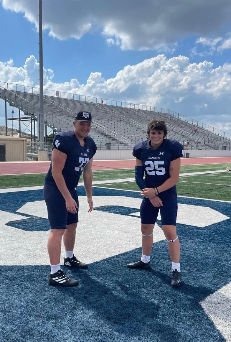 JaxsonMaynard1's tweet photo. Been dreading this for 2 yrs! Thanks to my brothers/teammates from the c/o ‘23!  You guys took me in as a freshman and taught me what SV Football is about! I promise I’m going to make you proud! 
@GWoods_24
@_tystone_
@davidDehoyos20
@ColtonThomasson 
@ShayBafidis
@MasonBirch34 https://t.co/rzN7q5zbqu