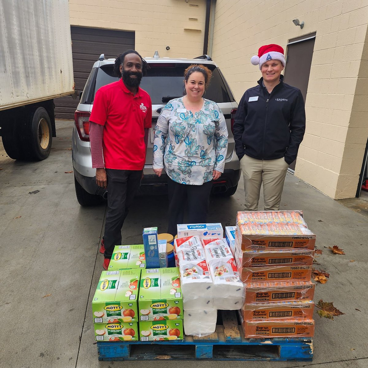 rifajackson's tweet photo. @leaderscu hosted a food drive and donated 265 pounds of food and goods! We're thankful for your support! #LeadersWithLove #FightingHungerTogether #RIFAJackson https://t.co/5sYxdrvsDz