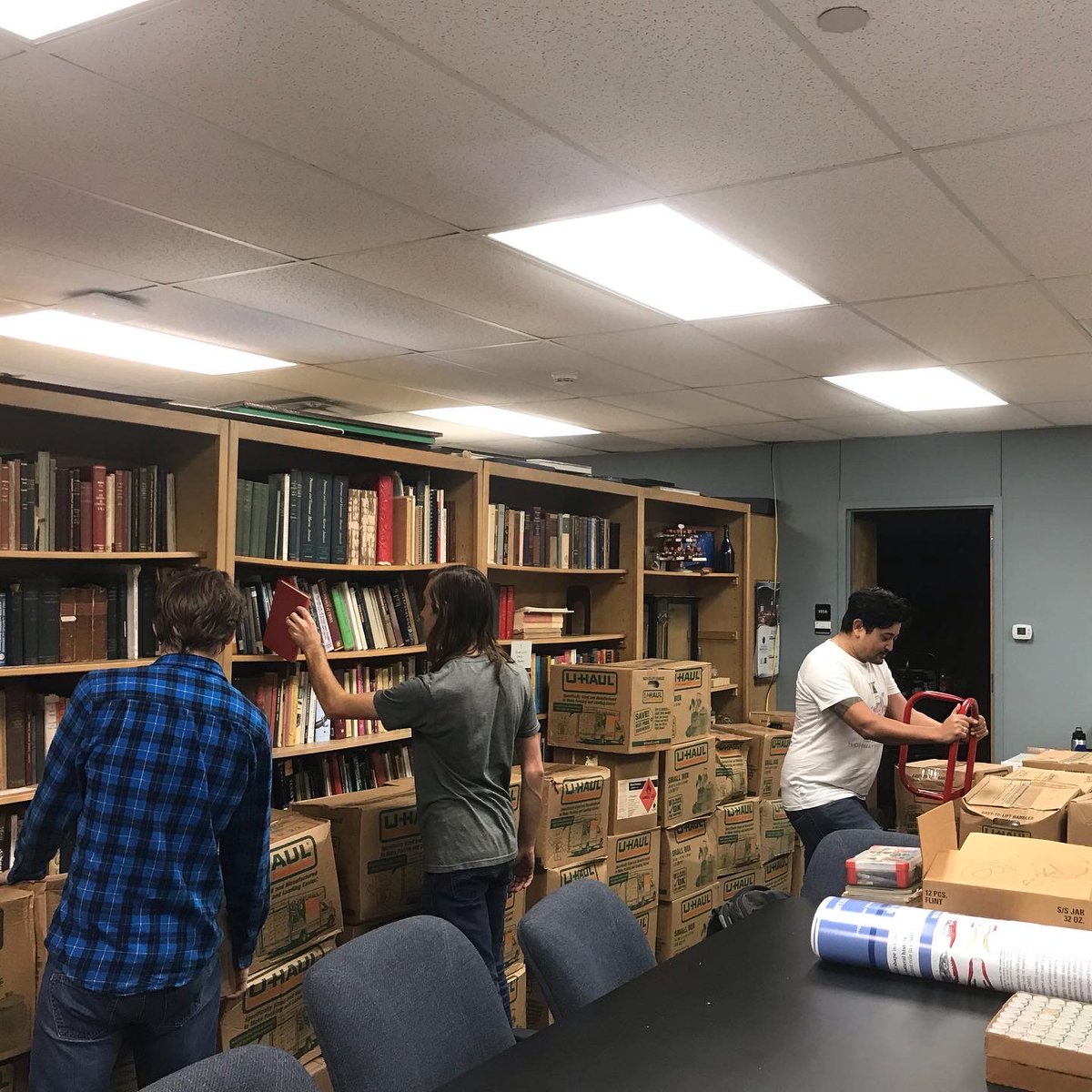The ARDRC was just gifted an estimated 4,000 herpetological books! 🐸📚🐍 The Joseph Rex Dinardo Jr. Library now constitutes one of the most comprehensive herpetological research libraries in the country! ✨

#ardrc #uta #utascience #herpetology #education  #library #bookdonation