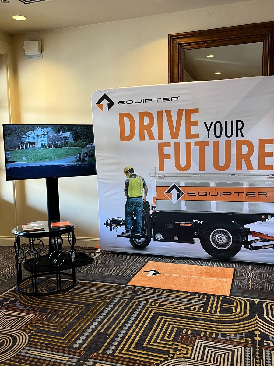 RoofContr's tweet photo. As you become a better contractor, we must remember to be grateful to people and vendors who have contributed to making each of us who we are today. Thank You: Metal Deck Supply, The Catch All, Equipter, Hilti, MAB, and Rilla.

#BOSConf #roofingcontractors https://t.co/o4oIB5KXSv
