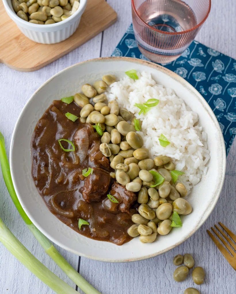 Un mijoté de bœuf aux oignons, avec des fèves !
Voilà le plat que je vous ai préparé !

J’adore ce genre de plat, chaud, réconfortant et avec pleins de bonnes choses dedans !
Vous savez qu’il est important de manger des légumineuses au moins 2 fois par s… instagr.am/p/Cl1aoLNo3yL/