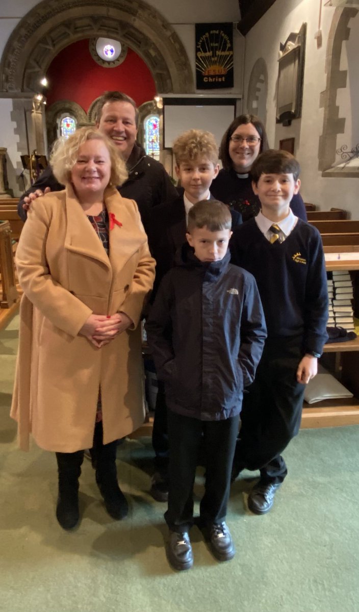 A lovely carol service today led by <a href="/rebeccaclaires1/">Becca Stevens</a> and our Year 7 representatives! @MalpasCourt <a href="/MalpasCWPrimary/">Malpas CiW Primary</a> <a href="/Malpas_Park/">Malpas Park Primary</a> feeling festive! 🎄🎶🎄🎶