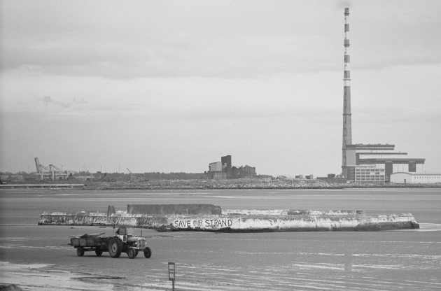 RobCross247's tweet photo. @fallon_donal ESB Poolbeg Chimneys, the first came into operation in 1971, joined later by the second in 1978. #SAVEOURSTRAND https://t.co/DdVMXKyVXu