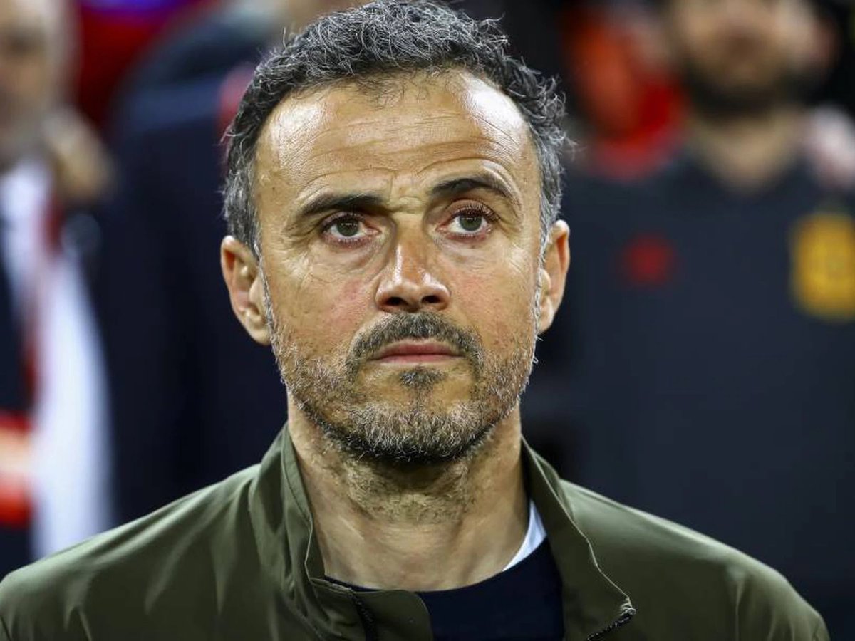 ¿Debe seguir Luis Enrique siendo el seleccionador nacional?

🔄 Sí. 
❤️ No.