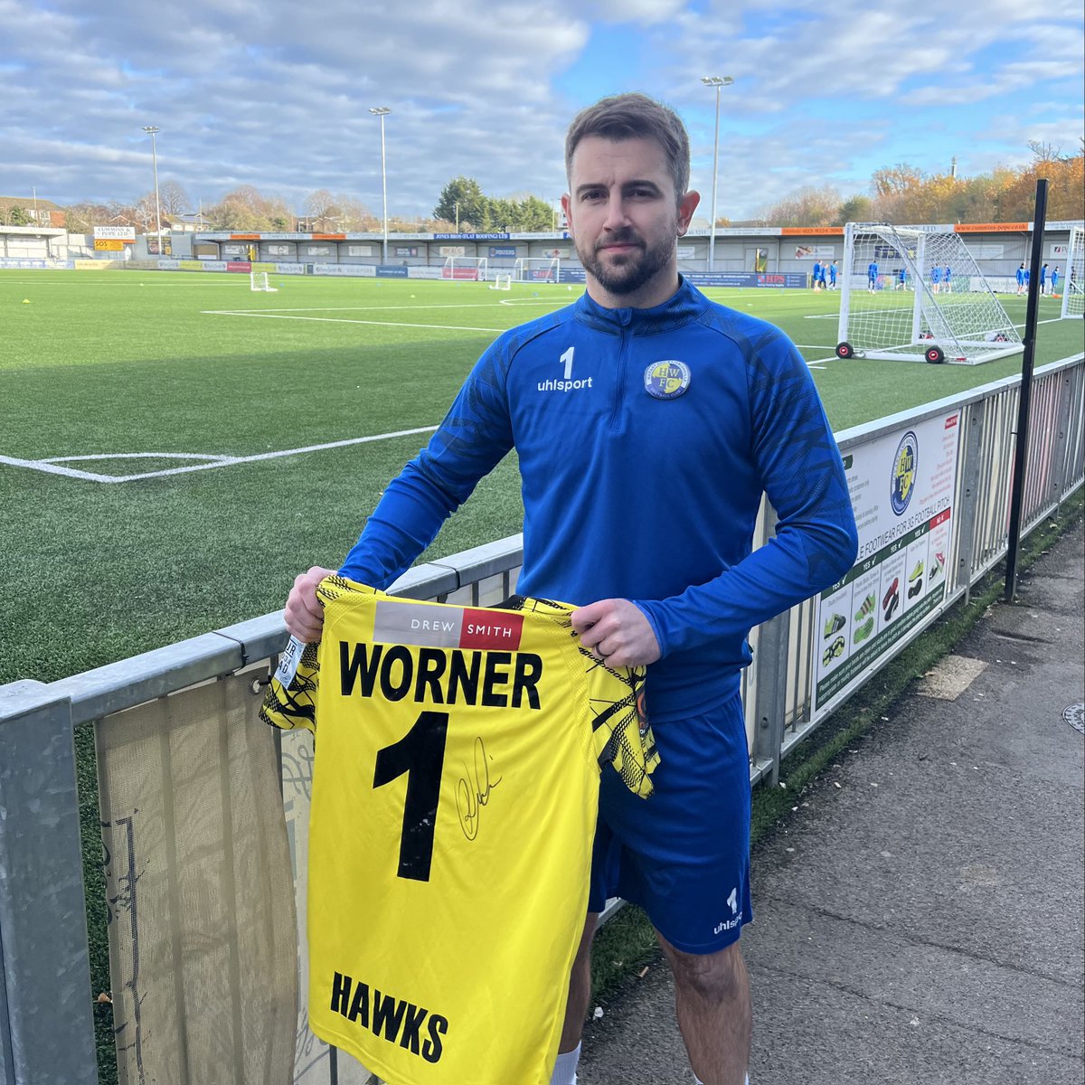 🎁 CHRISTMAS GIVEAWAY! 

The perfect XMAS gift - win a signed Rossy Worner top!🤩

All you have to do is:
✅ Make sure you are following us!
✅ Like the post!
✅ RT

Tag a mate for an extra chance of winning!

The winner will be announced on Tuesday, 13th December 2022!

#HWFC