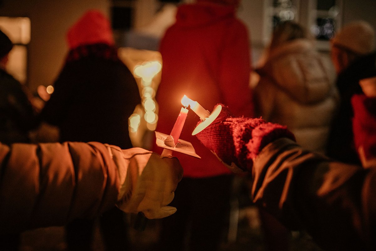 It was heartwarming to see so many people at our candle-lighting event to honour the memories of our loved ones and to kick off Celebrate a Life. Thank you for braving to cold to join us!

Photos by the talented <a href="/oohoohdarling/">ooh ooh darling</a>

#celebratealife #grief #griefsupport