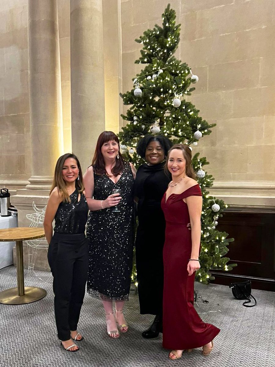 Functional Uro gals at the <a href="/bui_nbt/">NBT_BUI</a> gala dinner last night 💕 

Big thank you to <a href="/joeurol/">Joe Philip 🇮🇳 🇬🇧</a> for giving me the opportunity to speak at this fun conference!