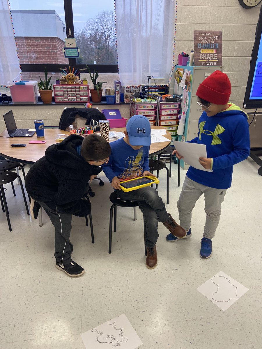 CSLCPS's tweet image. Every 3rd grader is collaborating with each other! Mrs. Vayer integrated locating geographical features with Algorithms! Our future is bright!@csforlcps @CedarLaneES @MrsVayersClass #HOC