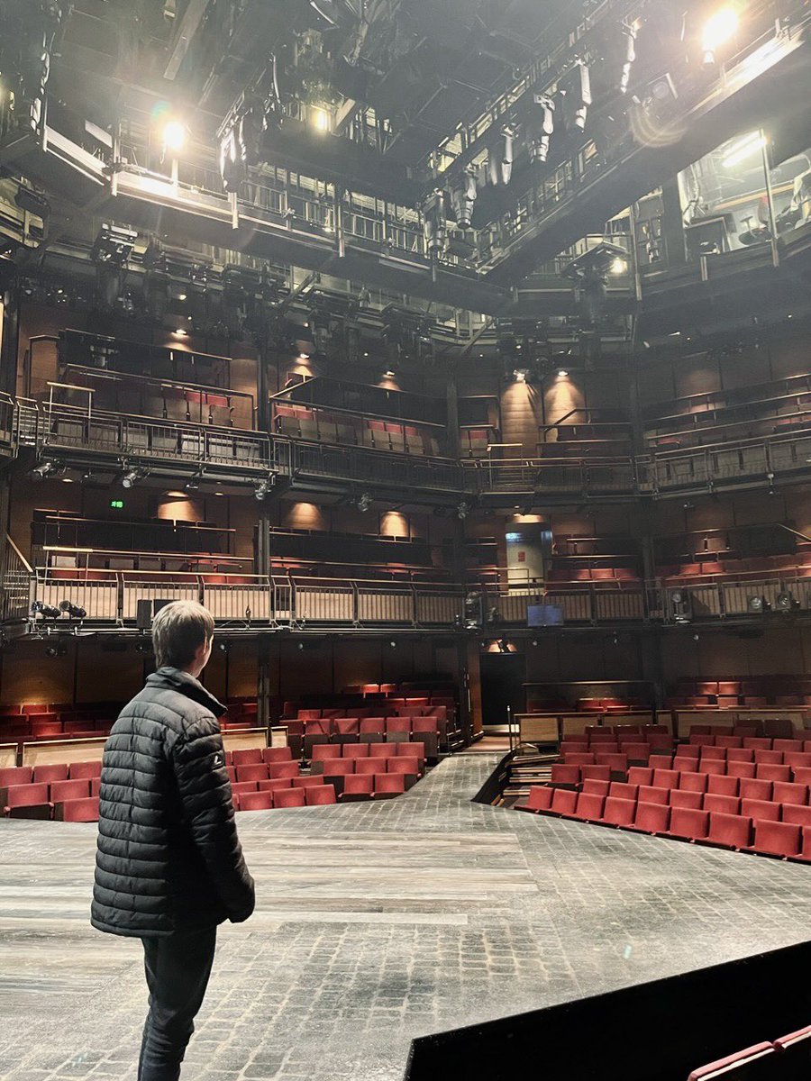 PerformingArtsF's tweet photo. It’s opportunities like this that are life-changing for young people. Authentic experiences which are the start of exciting journeys into careers in the arts industry. Incredible. Thank you @TheRSC @RSC_Learning #NextGenerationBackstage https://t.co/YQULyziSy6