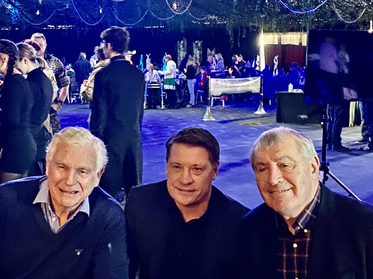 Peter_Shilton's tweet photo. Proud to be charity ambassadors for this fantastic children’s charity the annual sports awards such inspirational children always great to catch up with ex players ⚽️👍
@frankbrunoboxer @TonyCottee9 @Essexlife #patjennings #stuartwhite https://t.co/UPYVA0QuWM