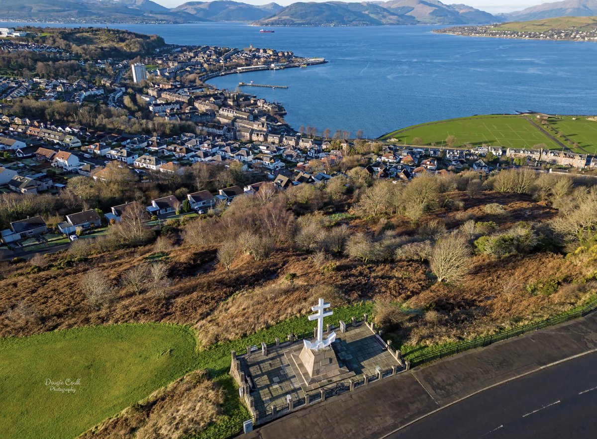 Few drone images from today - Lyle Hill in Greenock.

#greenock #inverclyde #drone #crossoflorraine #lylehill #DJI