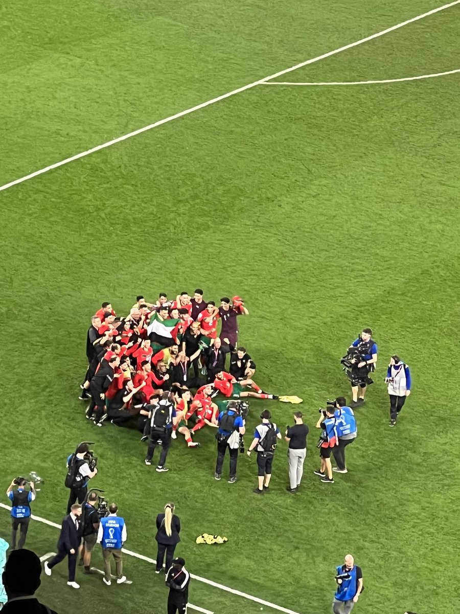 Copa_Lal's tweet photo. علم فلسطين حاضر كالعادة في احتفالات لاعبي المغرب https://t.co/2Re35yznKW