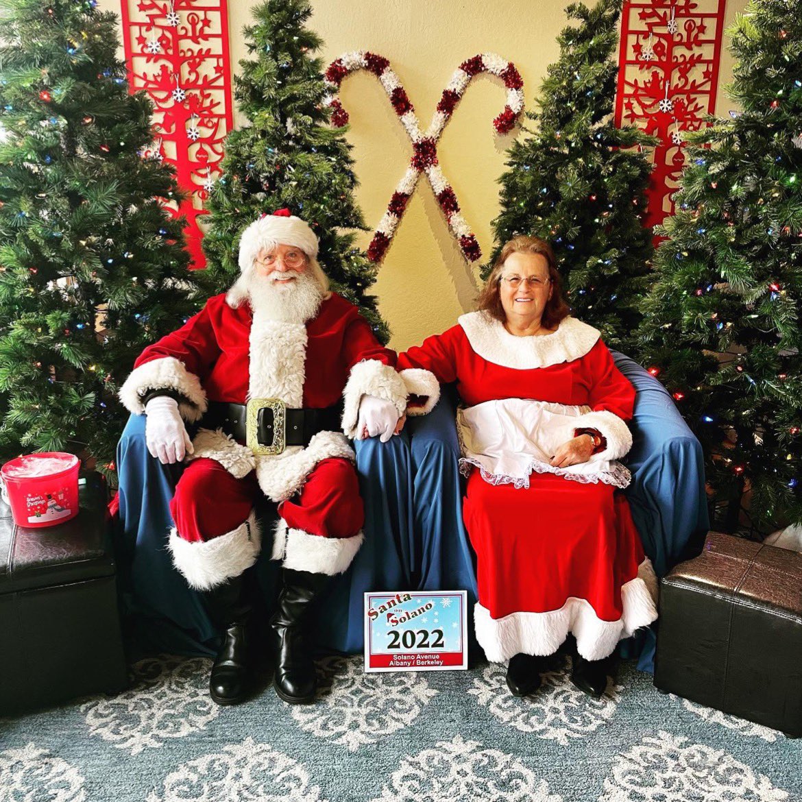 Santa and Mrs. Claus had a fine weekend on Solano Avenue. They’ll be back next weekend and the one after that!! 🗓️ First 3 weekends in Dec 🕰️ 12-3pm 📍 1758 Solano Ave 📸 Bring your camera to take as many photos as you like. 🎅🤶 Santa is pet-friendly