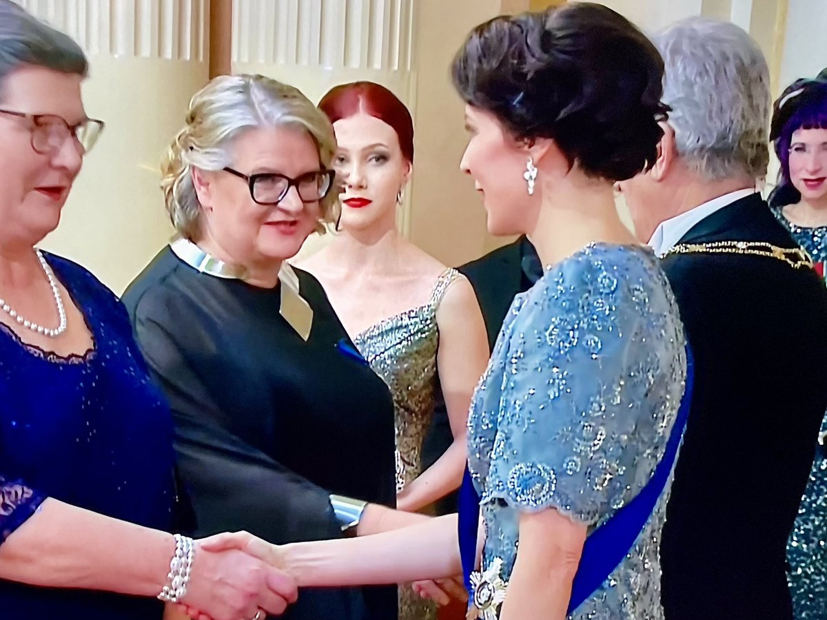 SpesianMiina's tweet photo. #Linnanjuhlat käynnissä ja @AoSpesia mainittu. Rehtori @MerilainenTiina loistaa upeassa tyylissä. Kutsu juhlavastaanotolle on merkityksellinen tunnustus pitkästä ja ansiokkaasta työstä erityisopetuksen parissa. #ammatillinenkoulutus #ameo #kiitollisuus #juhlanaika https://t.co/d4L06Tjduj