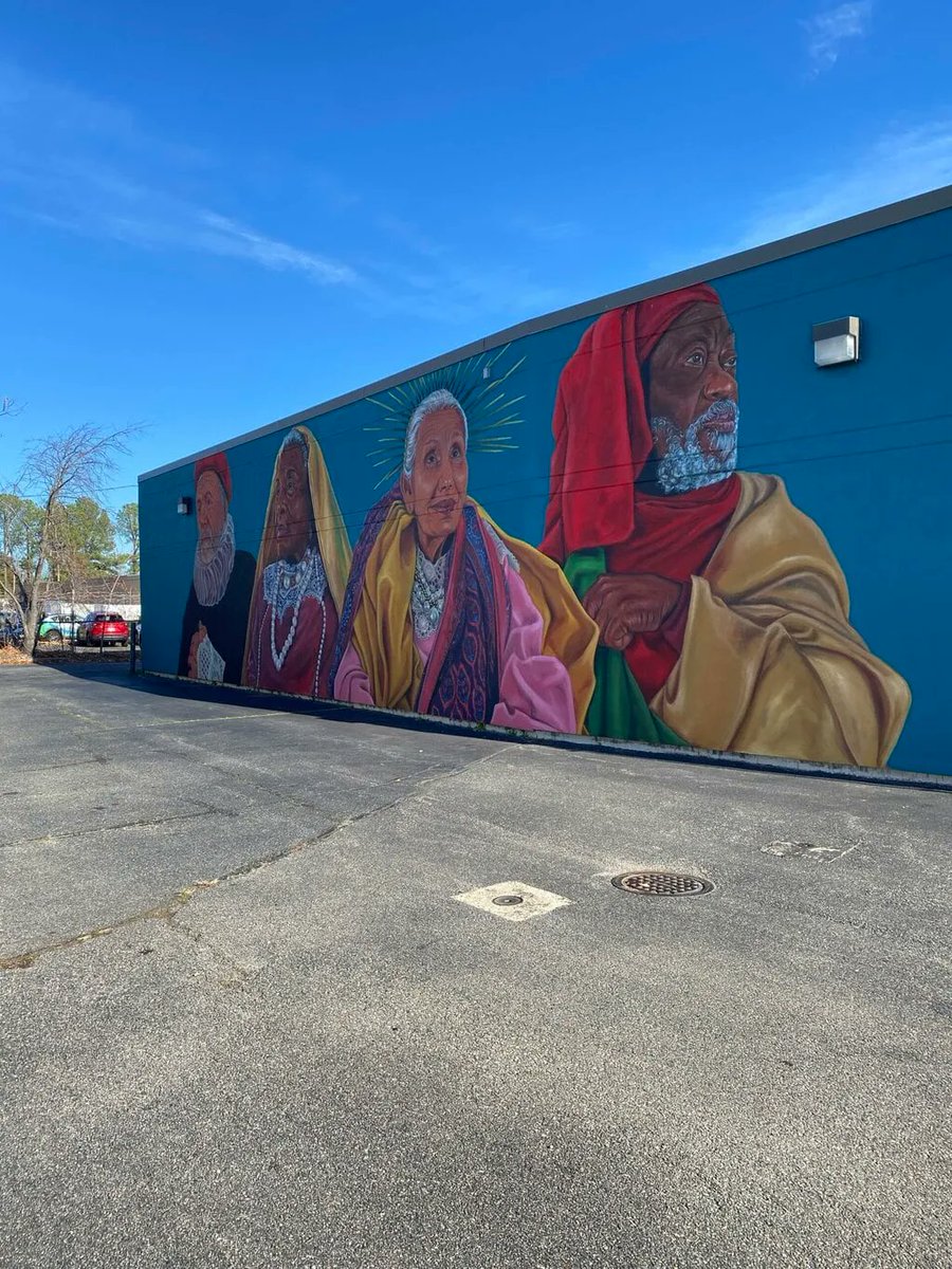 RVAHub's tweet photo. PHOTOS: Circle Center Adult Day Services unveils massive new mural - https://t.co/h1qRx4Ae7r https://t.co/F03WvCPi9q