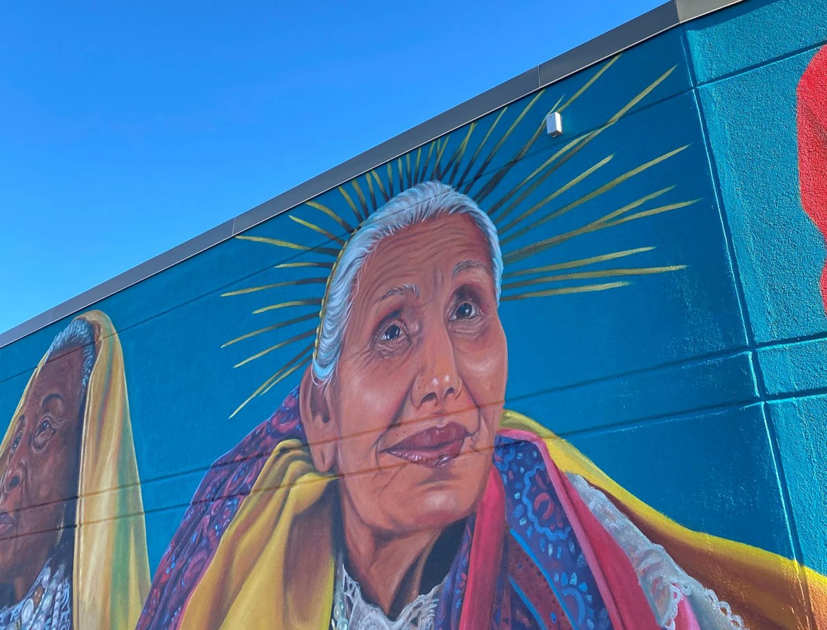 RVAHub's tweet photo. PHOTOS: Circle Center Adult Day Services unveils massive new mural - https://t.co/h1qRx4Ae7r https://t.co/F03WvCPi9q