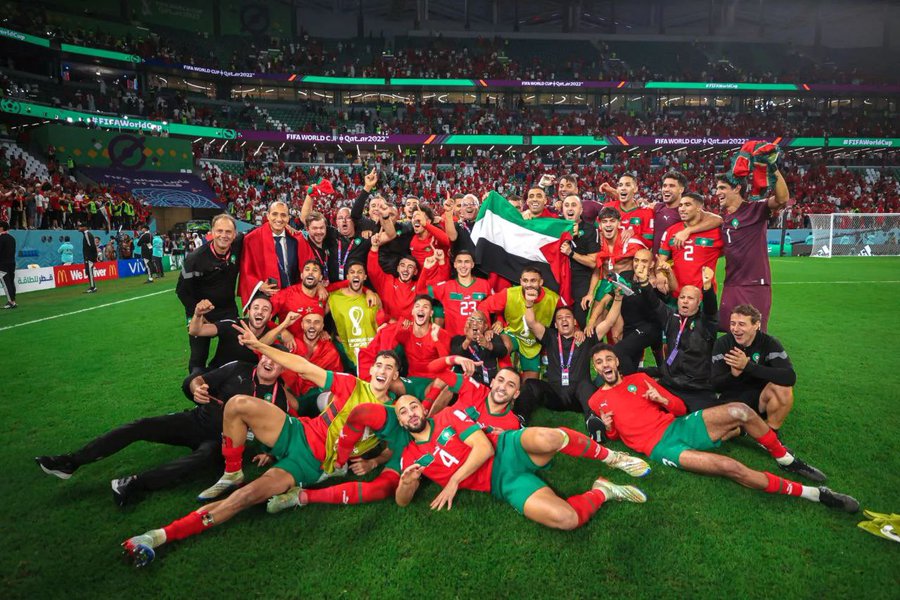 Svi su gledali slavlje igrača Maroka, a onda su oni visoko u zrak digli  zastavu Palestine - SportSport.ba