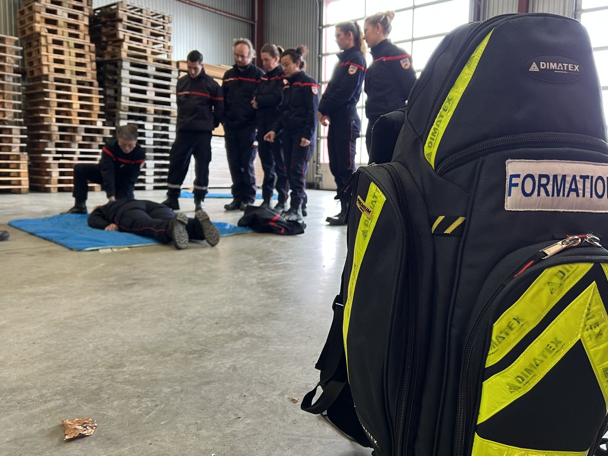SDIS71's tweet photo. FORMATION | Pas moins de 95 #stagiaires aujourd’hui au @CFD_SDIS71 répartis sur 7 #MSP et #formations en simultané. Bravo aux logisticiens préparateurs de formation, hommes de l'ombre dans la préparation des sessions et du plateau technique ! https://t.co/itef3YEsHa