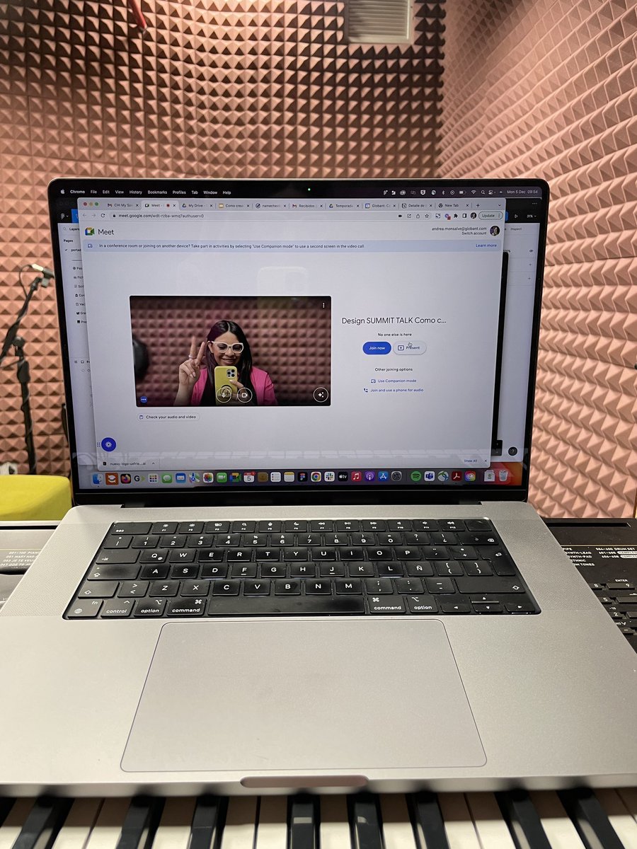 soyandreamons's tweet photo. Ayer di mi última charla del año en el #DesignSummit2022 de @Globant sobre “Cómo crear tu propio podcast”. Ahora si que empiecen las fiestas de navidad y fin de año! https://t.co/R0yIKeEOHP