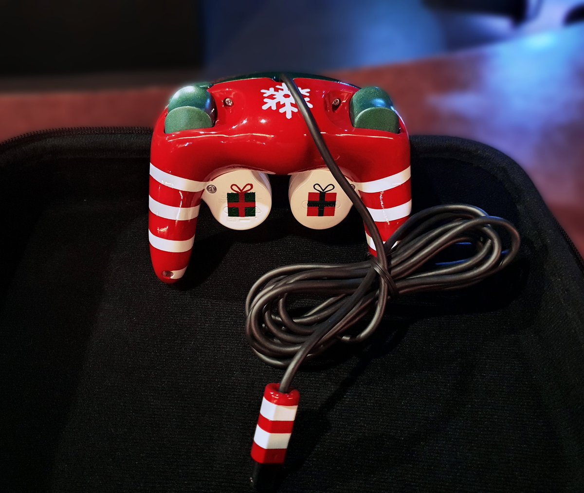 [⚠️Christmas Cup Update!🎅]

The winner of the "Advent Calendar" Side Event will get a customized "Frismash Christmas Cup" Gamecube Controller! 🎮

Also, rules for the Side Event have been updated on the startgg page!

Reg here : start.gg/tournament/fri…

#frismash #FCC1