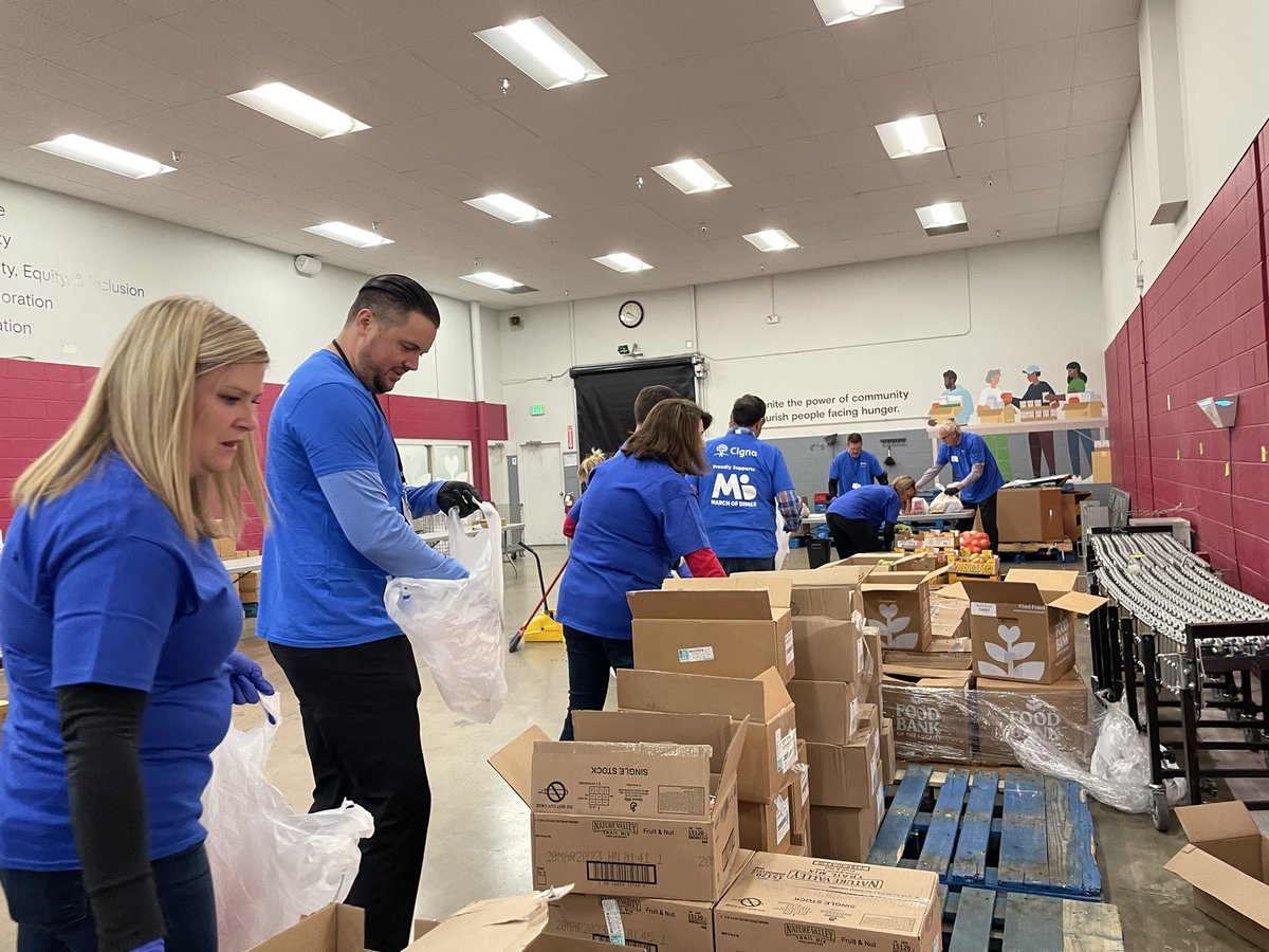 AeRoss's tweet photo. Had a great time volunteering with @Cigna and @Broncos at the Food Bank! https://t.co/E2HCvb6ZMW