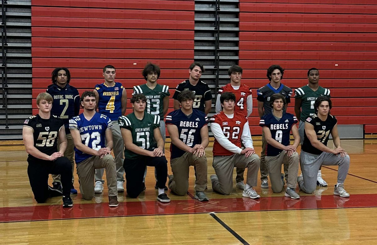 AlfredoN_13's tweet photo. Alfredo Nevarez ‘23 - WR                        🟢CAPTAIN,                                             📏 5’10 170,                                             🏈 2022 SWC 1st team all Conference.              📚3.4 GPA @CoachTieri https://t.co/XSLhMEcj56
