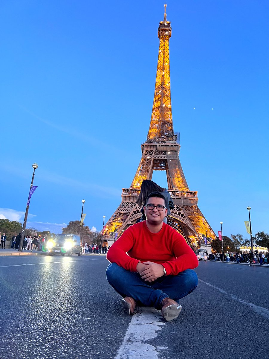 crisvalencia9's tweet photo. Un recuerdo en París.! https://t.co/AevYw2PCqG