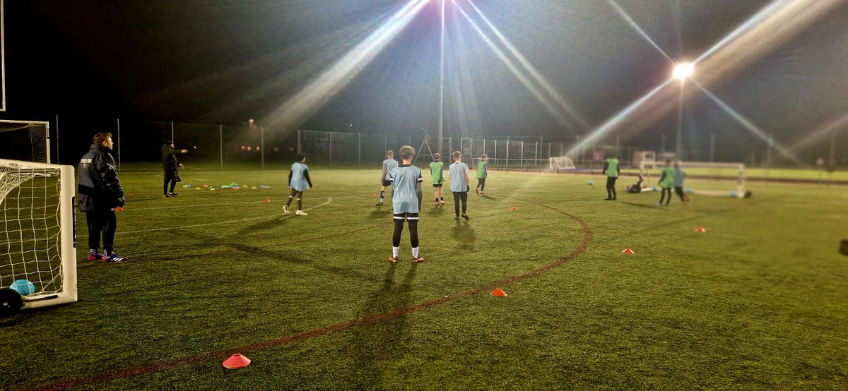 We are back this Friday 🏟️
Our u14s sessions are put on to give players the chance to get extra training alongside their current clubs. 

Our aim is to help young football hopefuls progress their game 
Please contact us for more information
welhamalbionfootballclub@hotmail.com