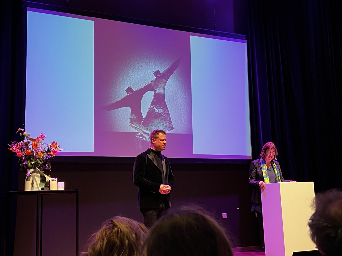 De eerste Melanie Petersprijs gaat naar @BFWWernaart, lector en docent ethiek van <a href="/Fontys/">Fontys</a> Hogeschool, voor zijn inspanningen om mensen meer bewust te maken van de ethische aspecten van technologische vraagstukken.