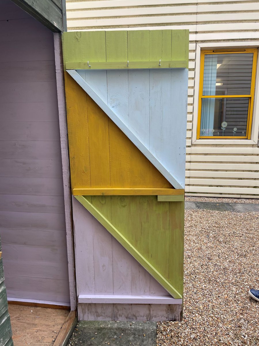 artsforhealthMK's tweet photo. Project #MegaShed update... we have colour! (well inside at least!) Check out that door - we think it's a work of art in itself!! Our Creative Courtyards Team have been working super hard on this one and it’s unrecognisable already.

#HospitalGardens @MKHCharity https://t.co/dV1Zp9dj2A