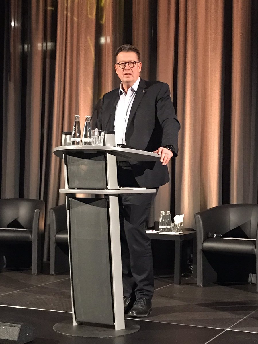 Geschwindigkeit ist für Transformation von enormer Bedeutung: Um die Klimaziele zu erreichen, müssen wir jetzt ins Handeln kommen. Die Geschwindigkeit der letzten 10-15 Jahre recht nicht, um Klimaneutralität bis 2045 zu erreichen. <a href="/chemieverband/">VCI</a> <a href="/Der_BDI/">BDI</a> <a href="/spdbt/">SPD-Fraktion im Bundestag</a> <a href="/GrnWrtDlg/">Grüner Wirtschaftsdialog</a> <a href="/fdp/">FDP</a>