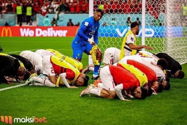 tufekciyusuf's tweet image. #ispanya ezan sesinden rahatsız olmuş. #fas secde ile uğurladı onları 😀👏👏👏 #Wordcup2022