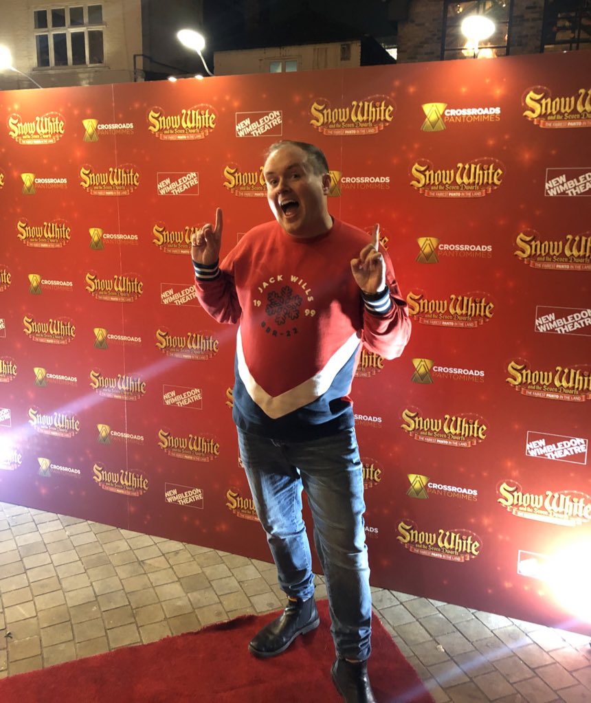 PerryPresents_'s tweet photo. Looking forward to seeing #SnowWhite tonight at @NewWimbTheatre 🍎🎉 @RuthieHenshall @HannahLowther97 @brenda_edwards @dickndom @leemeadofficial #MatthewKelly #JohnArcher https://t.co/LVWIhDH6ig
