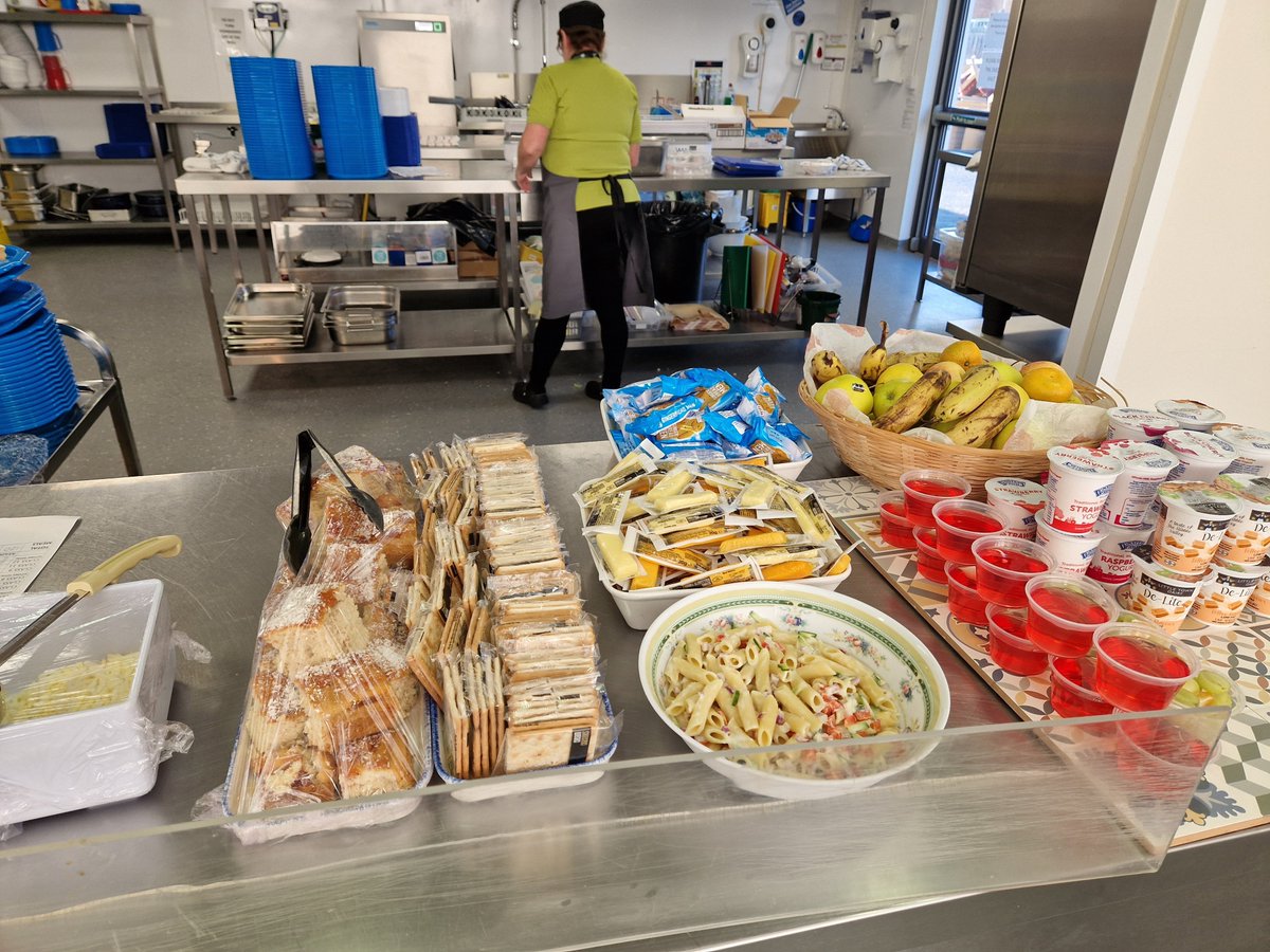 wla1295's tweet photo. Tasty Tuesday! Cottage pie, bbq wraps and a selection of desserts to choose from! #mellorsfamily #healtyhheartyfood #amazingteamwork https://t.co/AI8wW0Yqzz