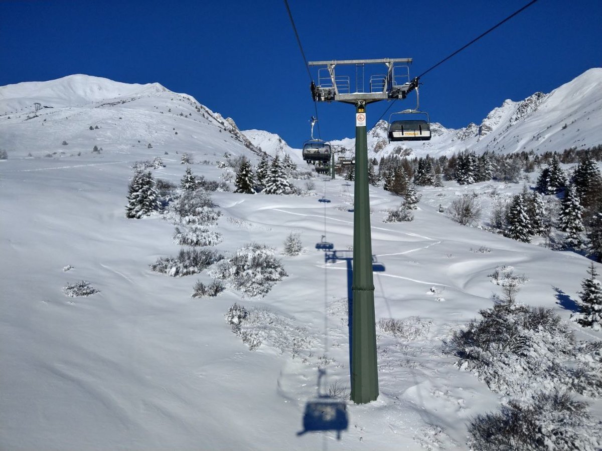 Lots of snow and great skiing conditions at this years winter school! 😎 #WSCtonale #cosmology