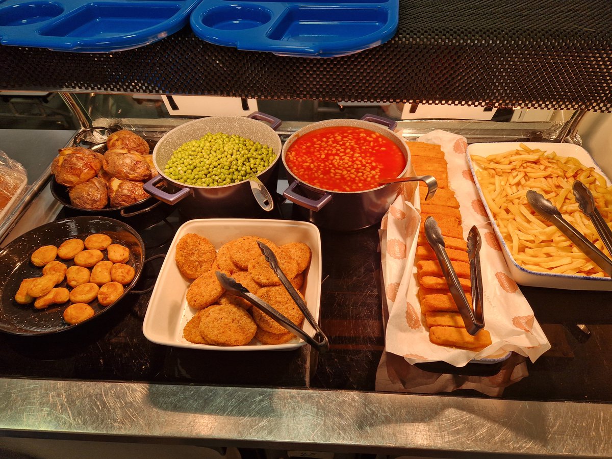 wla1295's tweet photo. Just a few things we have been up to here at woodlands! Fish Friday, fish fingers and chips or southern style veggie burger with gorgeous chocolate crunch and meat free Monday with pizza, home made quiche and coconut and jam sponge! #mellorsfamily #yummy food #happyhealthykids https://t.co/EXHwaNYCS1