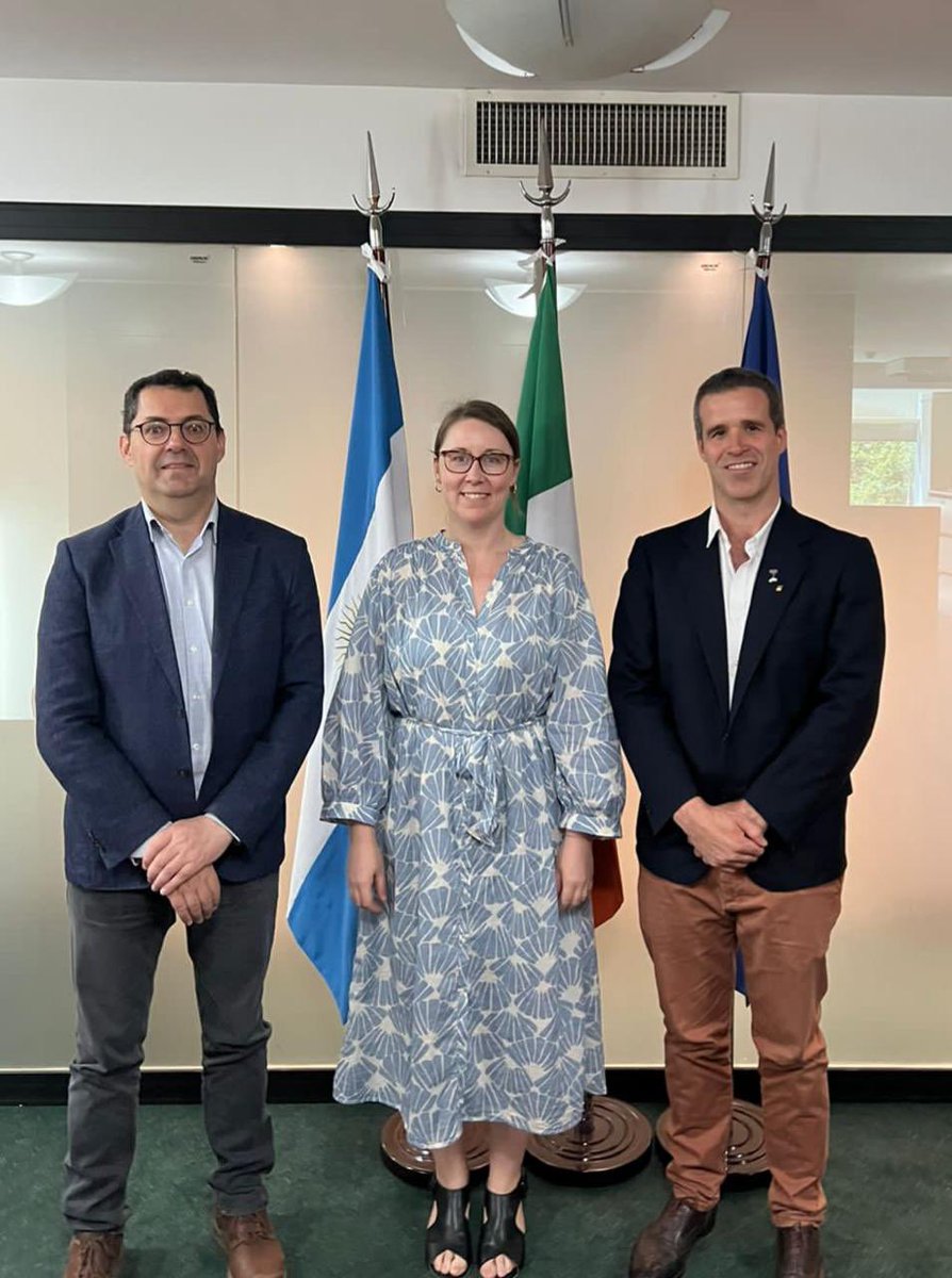 IrlEmbArgentina's tweet photo. Contentos de conocer a Tomás Farrell de Diageo. Con un nombre como Farrell, claro que Tomás es de herencia irlandesa ☘️ Tenemos ganas de saber más de Tomás y su experiencia sobre el desarrollo de la marca de #Guinness en Argentina en la próxima reunión del #IrishBusinessNetwork https://t.co/wDnAmXdgJW