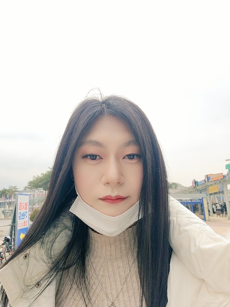 음 성형 잘 됬네ㅎ 역시 보정빨^^